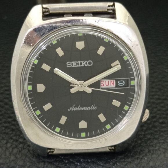 Vintage 1987 Square Seiko Automatic Mens Silver Watch W/daydate & Black accents - Picture 4 of 10